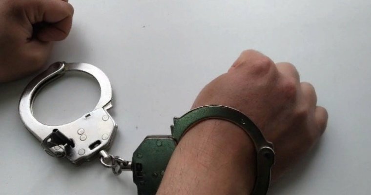 19-летнего жителя Ижевска задержали по подозрению в угоне микроавтобуса