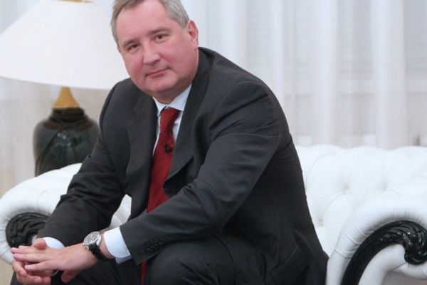 Рогозин: вооружение армии должно обновляться подобно смартфонам
