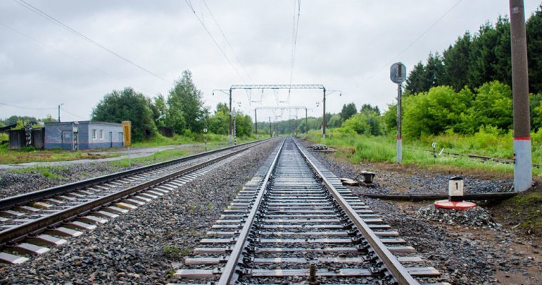 В Алнашском районе временно закроют железнодорожный переезд