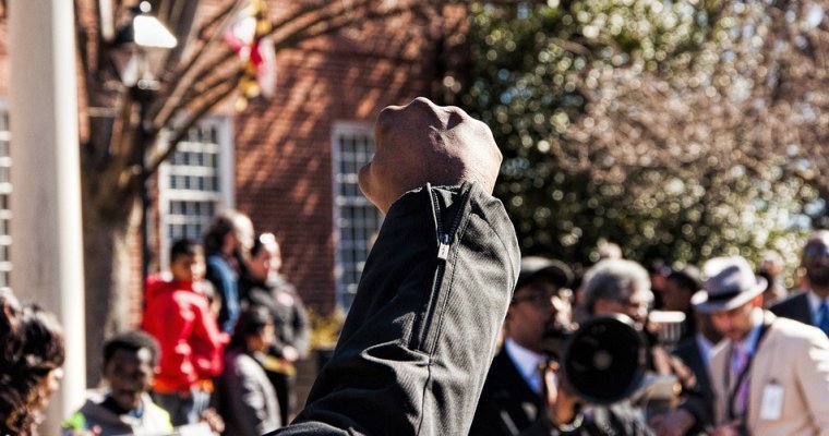 Митинг оппозиции в Ереване привел к столкновениям с полицией, есть пострадавшие