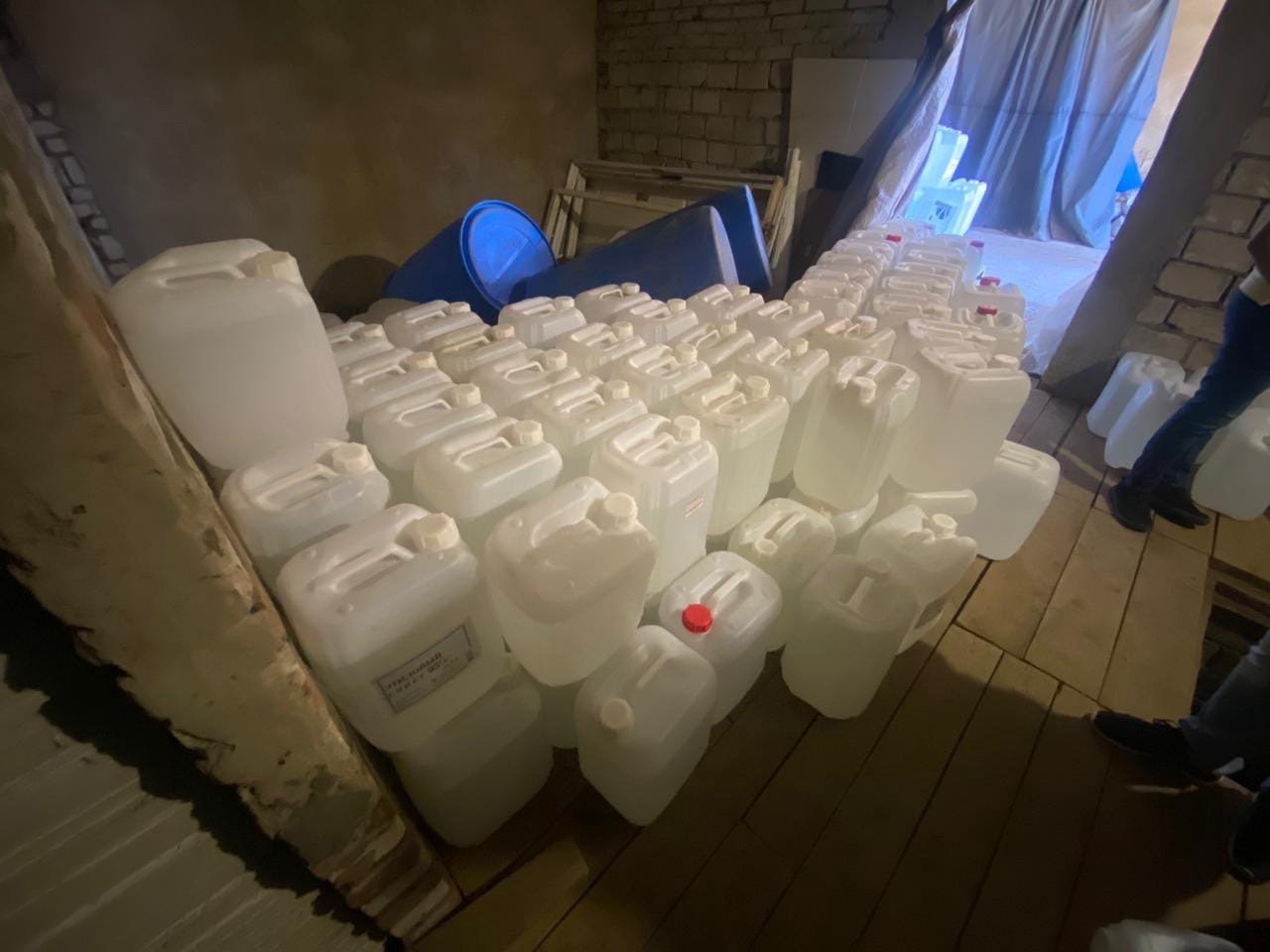 Четырёх жителей Сарапула осудят за производство и продажу контрафактного алкоголя