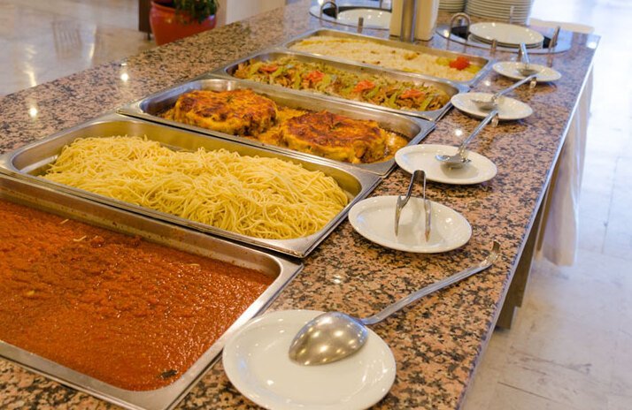 Детей участников СВО, которые учатся в 5-11 классах, будут обеспечивать бесплатным питанием в школах Удмуртии