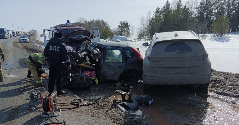 Водитель легковушки погиб в результате столкновения с грузовиком в Можгинском районе Удмуртии