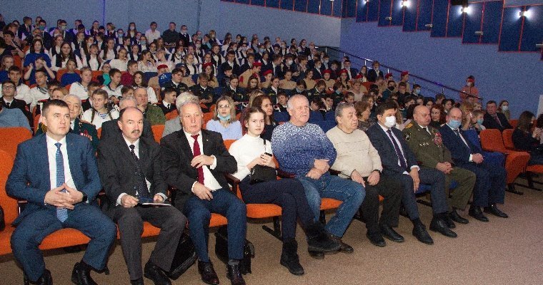 В Сарапуле отметили 40-летнюю годовщину освобождения заложников в школе № 12