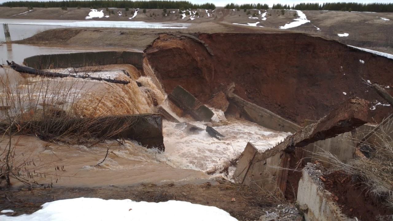 Итоги дня: разрушение плотины в Граховском районе и расширение трассы Ижевск-Сарапул