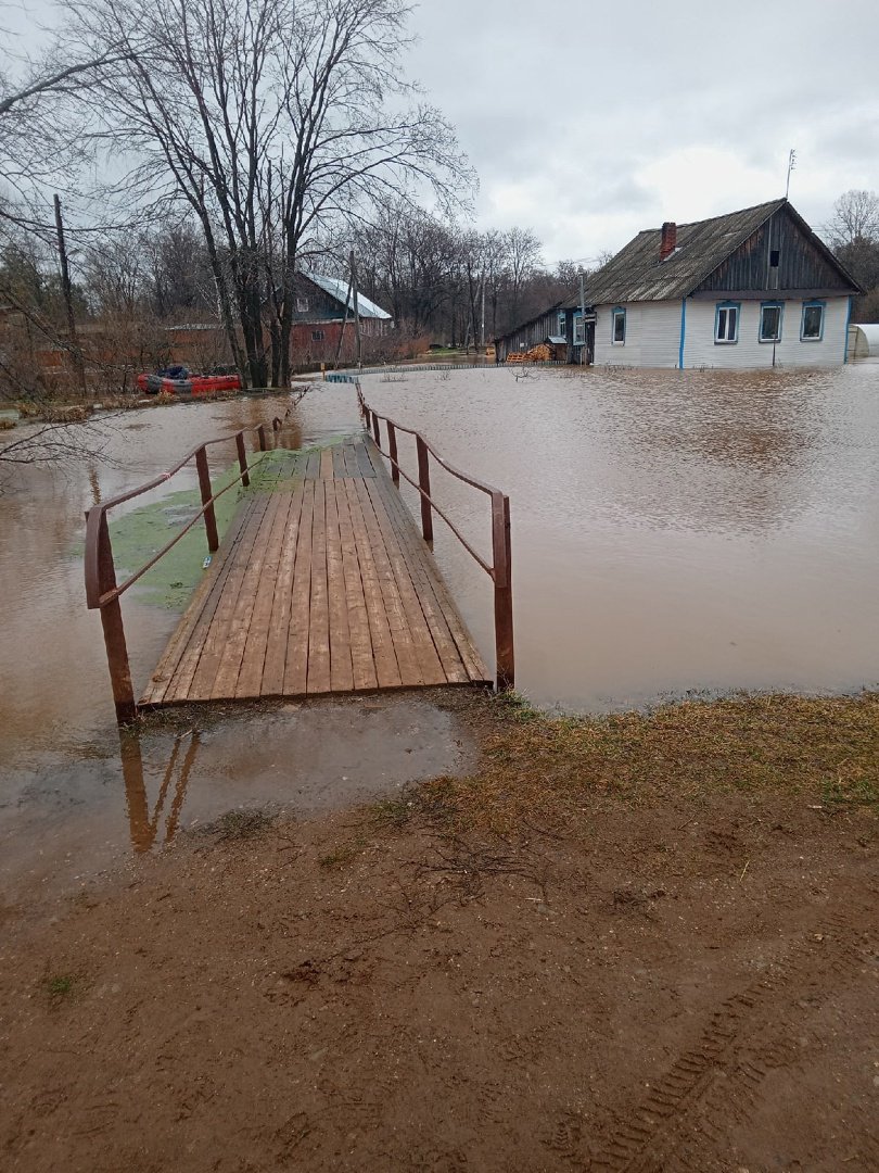 В Кезу эвакуировали жителей подтопленного дома