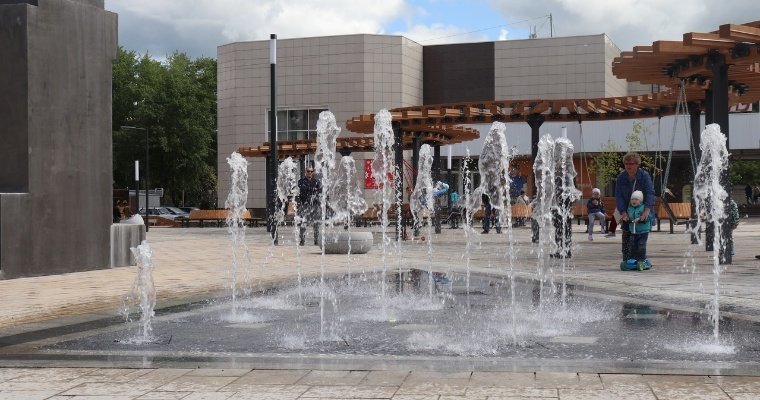 Фонтаны и качели: обновленную Привокзальную площадь открыли в Глазове 30 июня 