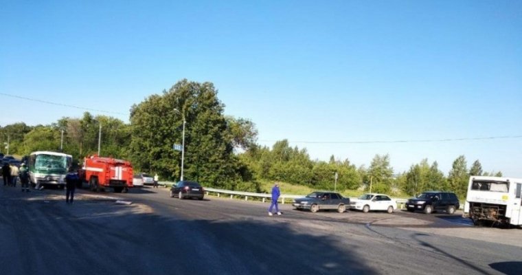 В Уфе столкнулись два вахтовых автобуса