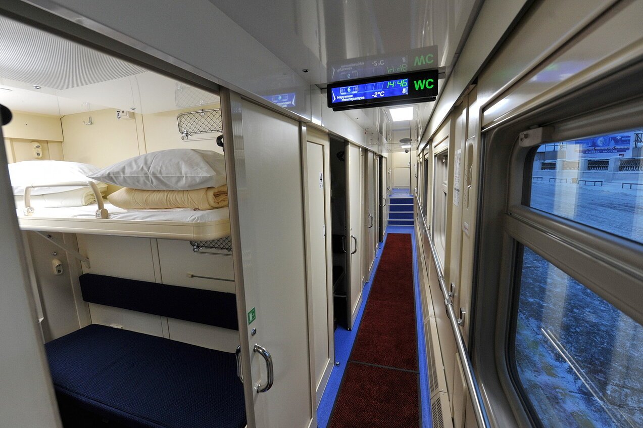Новый поезд ижевск. Фирменный поезд Италмас двухэтажный. Италмас двухэтажные вагоны. Италмас поезд двухэтажный. Двухэтажный вагон РЖД купе.