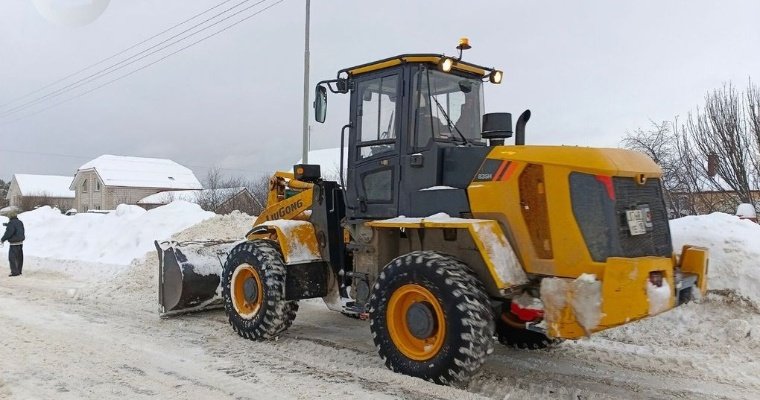 Более ста единиц техники убирали улицы Ижевска ночью