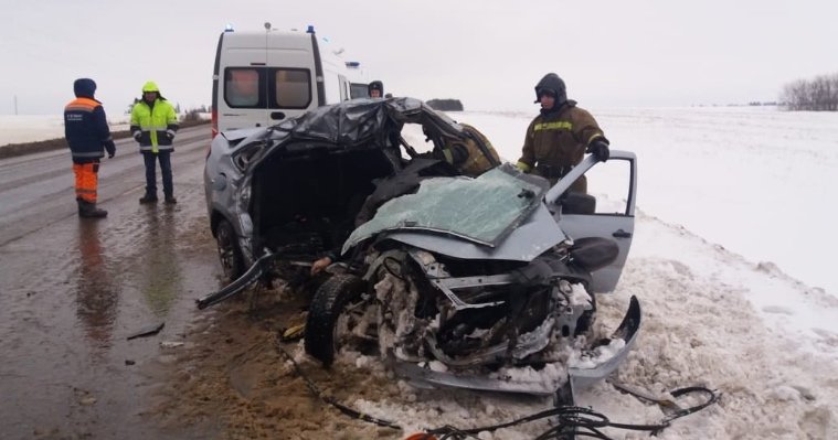 Водитель и двое пассажиров легковушки погибли в ДТП под Можгой