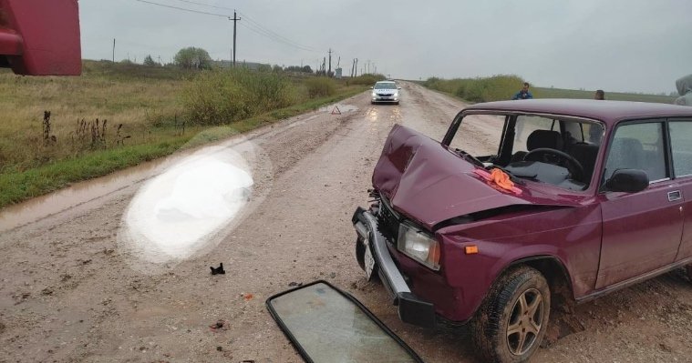 Водитель легковушки погиб при ДТП с грузовиком в Удмуртии