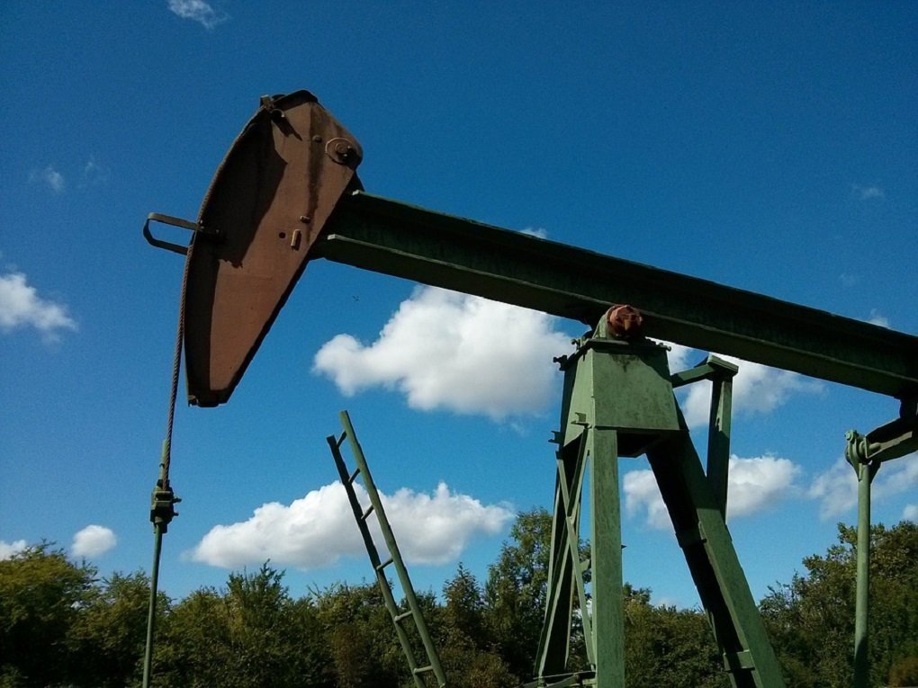 Новак заявил об отказе России продавать нефть в случае введения потолка цен