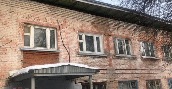 После обрушения крыши двухэтажки в Ижевске проверят кровли аналогичных домов