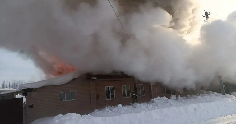 Пожарные по пути на учения потушили реальный пожар в Сюмсях