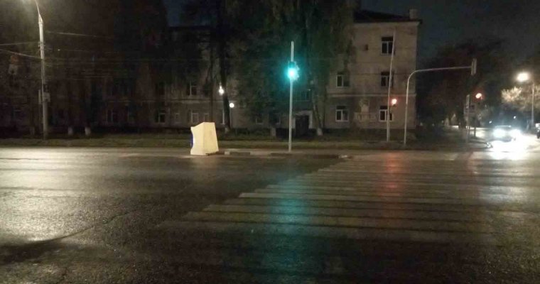 Водитель в Ижевске скрылся после аварии с девушкой-пешеходом