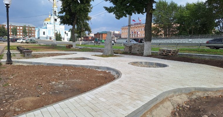 На набережной Воткинска обновляют тротуары и велодорожку