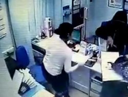 Мужчина в маске напал с ножом на отделение микрофинансирования в Ижевске