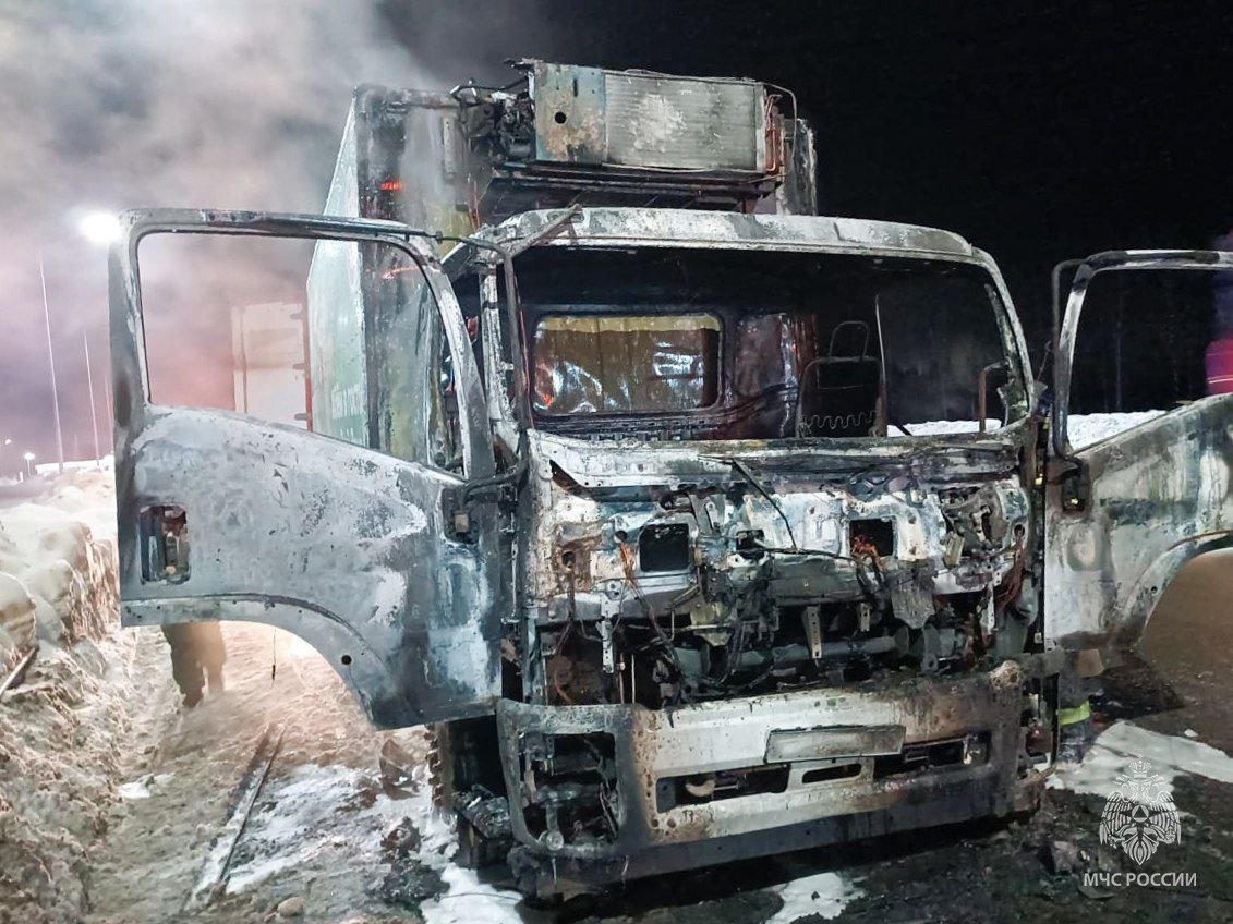 Три машины сгорели вечером 31 января в Удмуртии