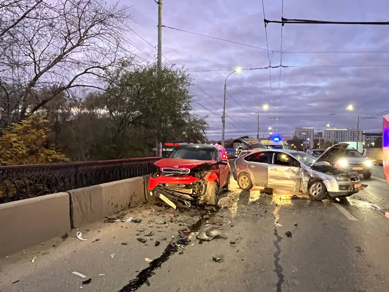 В Ижевске два человека получили травмы в ходе лобовой аварии