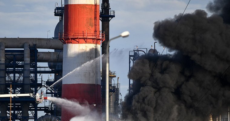 В Москве горит нефтеперерабатывающий завод
