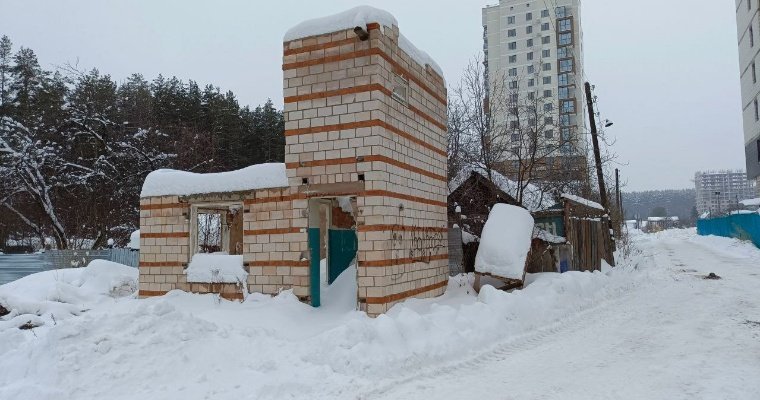 Жители ЖК «Форест» в Ижевске пожаловались на сложность проезда к домам и недостаток освещения 