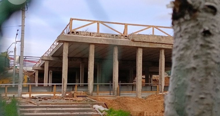 В Удмуртии водитель на иномарке влетел в дерево