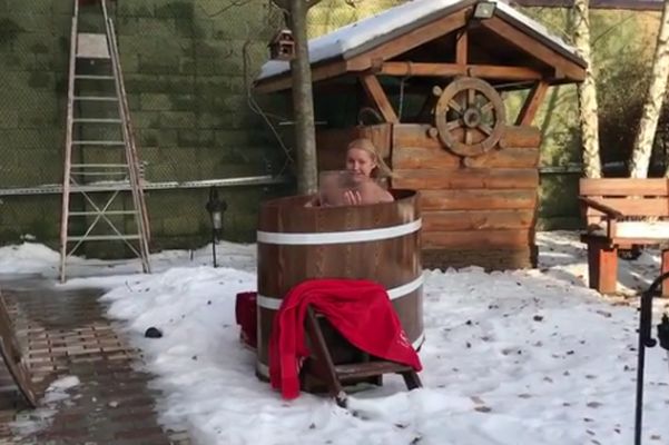 Пользователей интернета возмутило «обнаженное» видео Анастасии Волочковой