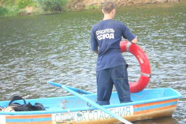 Спасатели Глазова вытащили из воды тонущего 14-летнего подростка