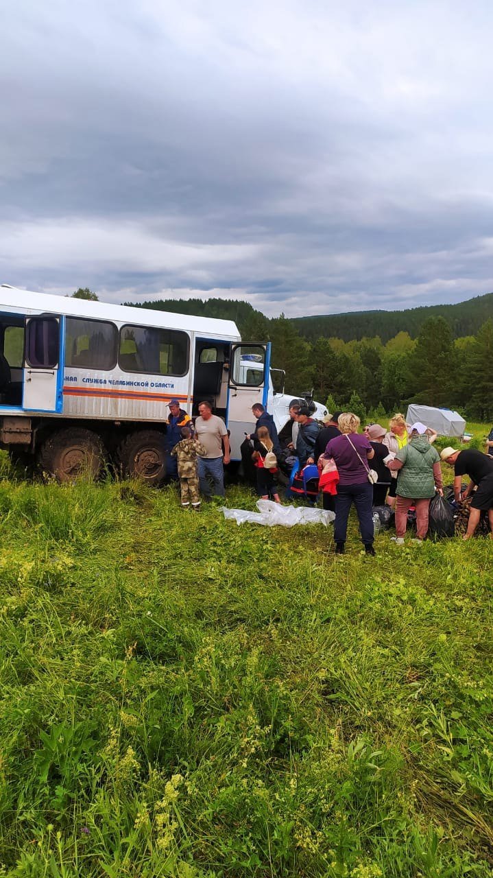 Туристы из Ижевска оказались заблокированы на песчаной косе в результате подъёма воды в реке Юрюзань