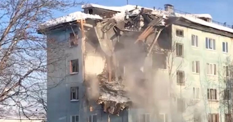 Взрыв разрушил часть дома в Мурманске, погиб как минимум один житель