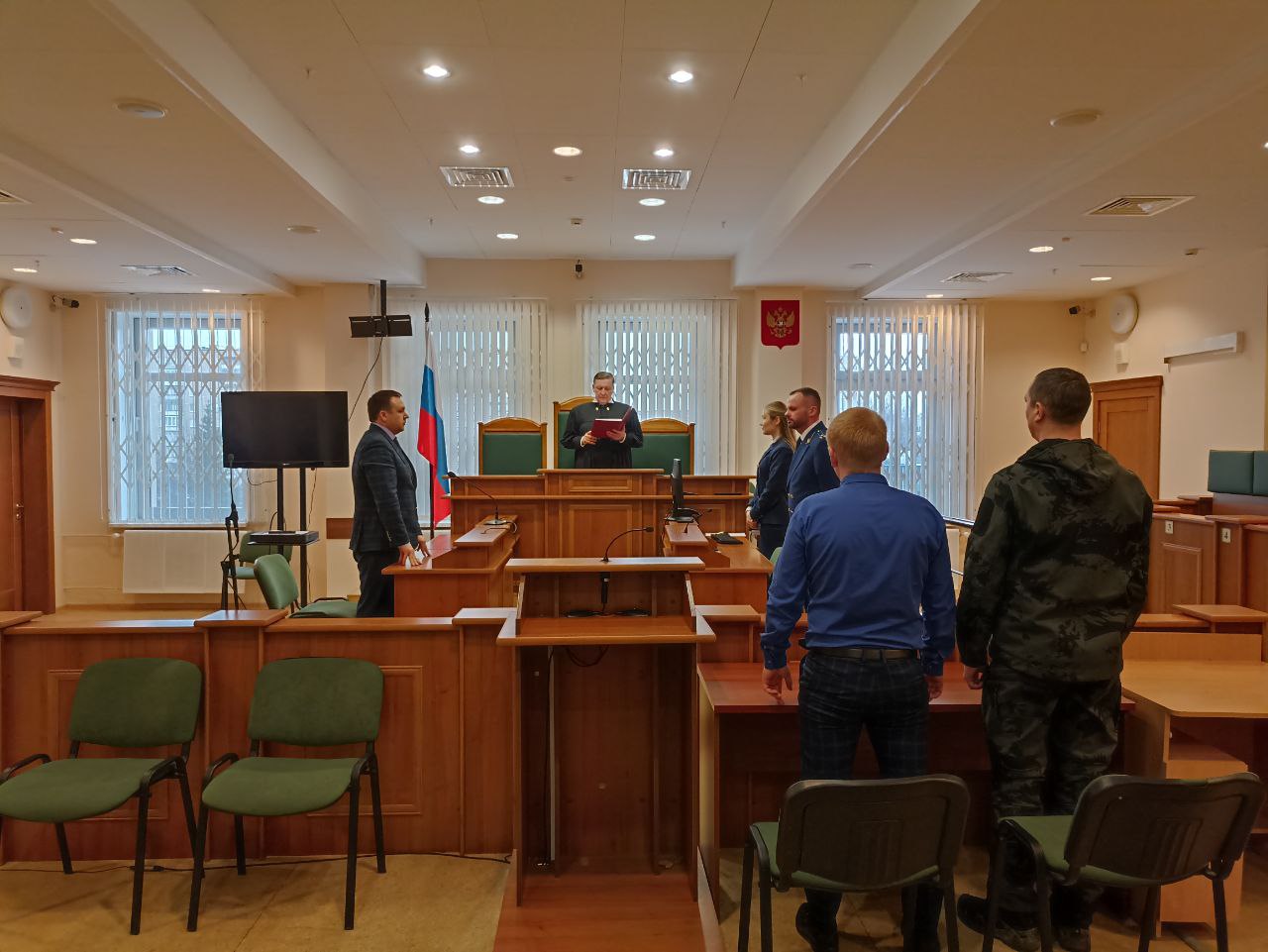 Итоги дня: приговор напавшему на ижевское отделение полиции и угроза подтопления моста через реку Вала