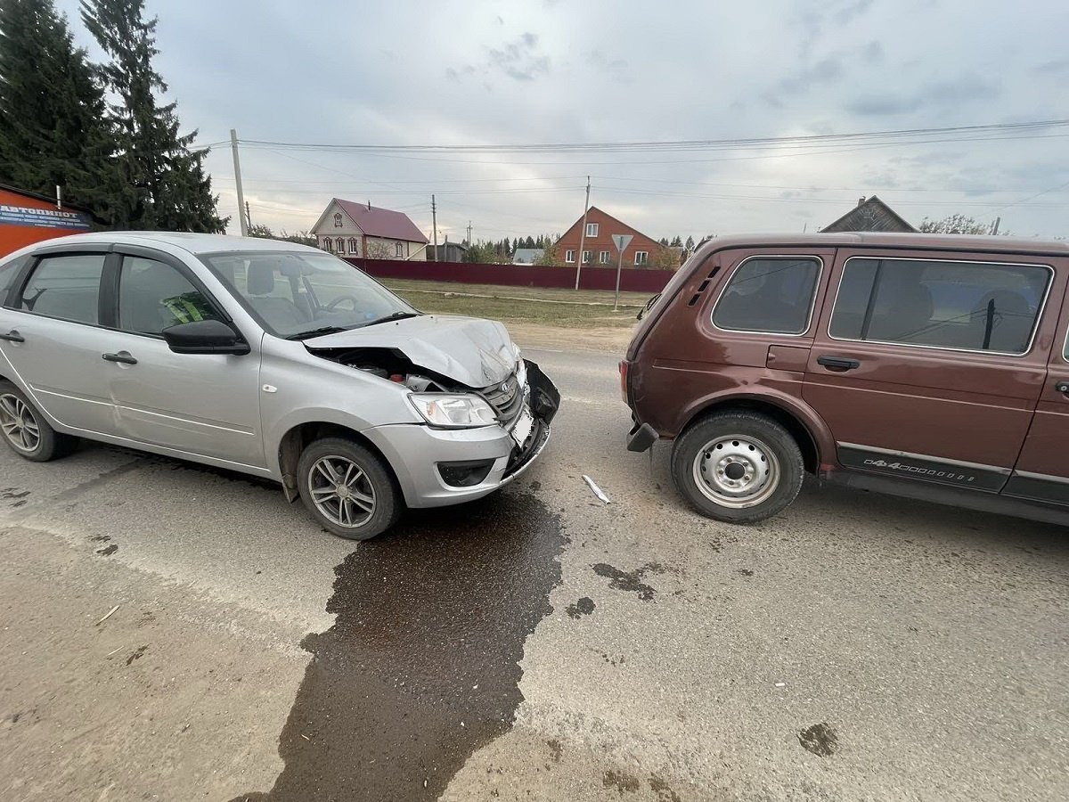 Житель Шарканского района попал в аварию на угнанной машине 