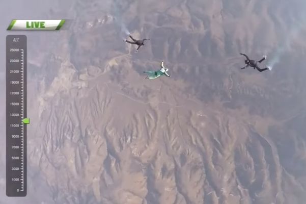Видеозапись прыжка американца с высоты 7,6 км без парашюта появилась в Ютубе