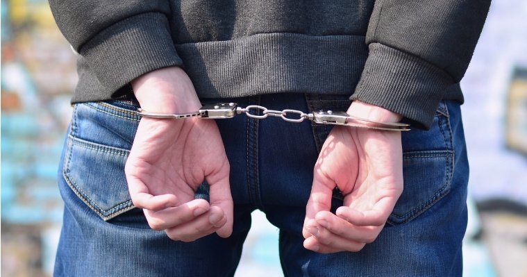 Похитителя сейфа из офиса в Ижевске поймали на краже колес из автосервиса 