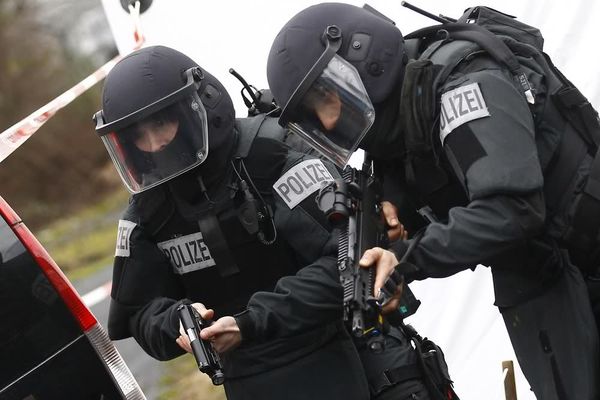Трех подозреваемых в причастности к терактам в Париже задержали в Германии