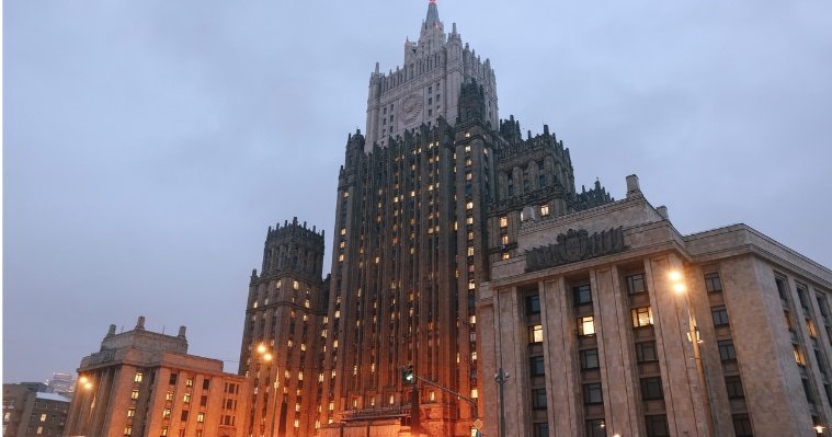 Россия установила дипотношения с ДНР и ЛНР и эвакуирует персонал посольства на Украине