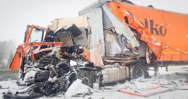 Один человек погиб в результате столкновения двух грузовиков на объездной Ижевска