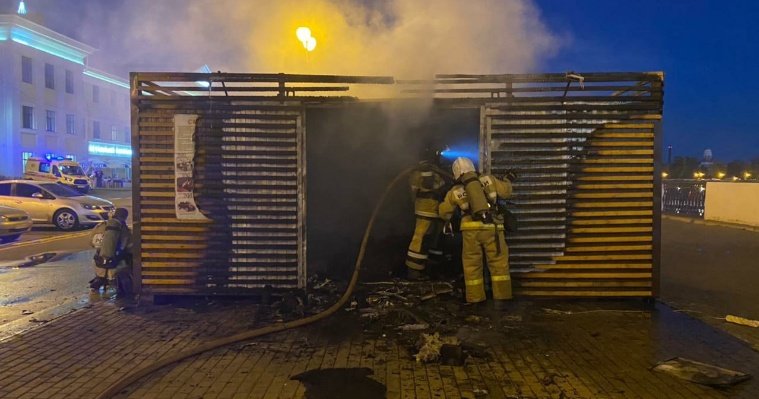 В МЧС по Удмуртии назвали предварительную причину возгорания пункта проката на набережной Ижевска