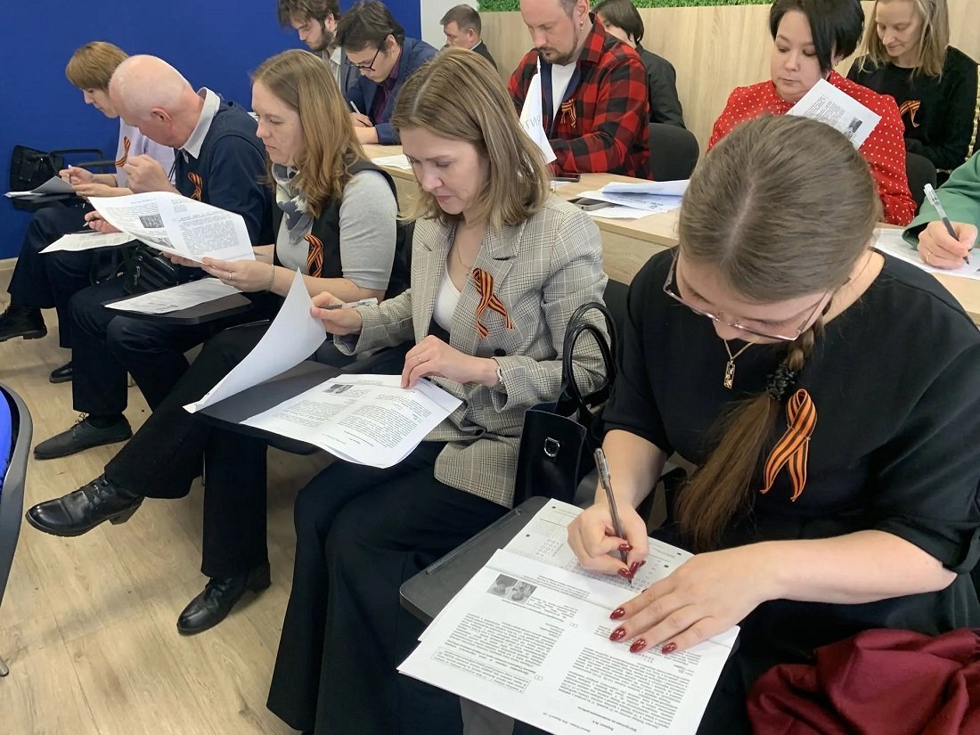 В Ижевске энергетики вместе со школьниками написали Диктант Победы