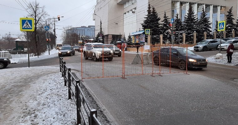 Движение транспорта на участке улицы Максима Горького в Ижевске ограничили до вечера субботы