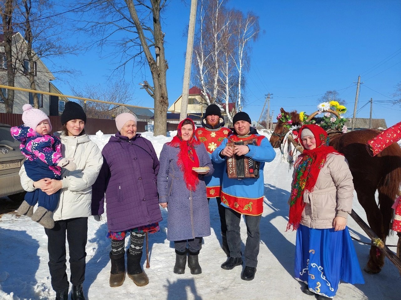 Масленица в ижевске 2022. Масленица в ижевске 2024. Масленица в ижевске 2024. Соревнование масленичный столб. Масленица на центральной площади ижевск.