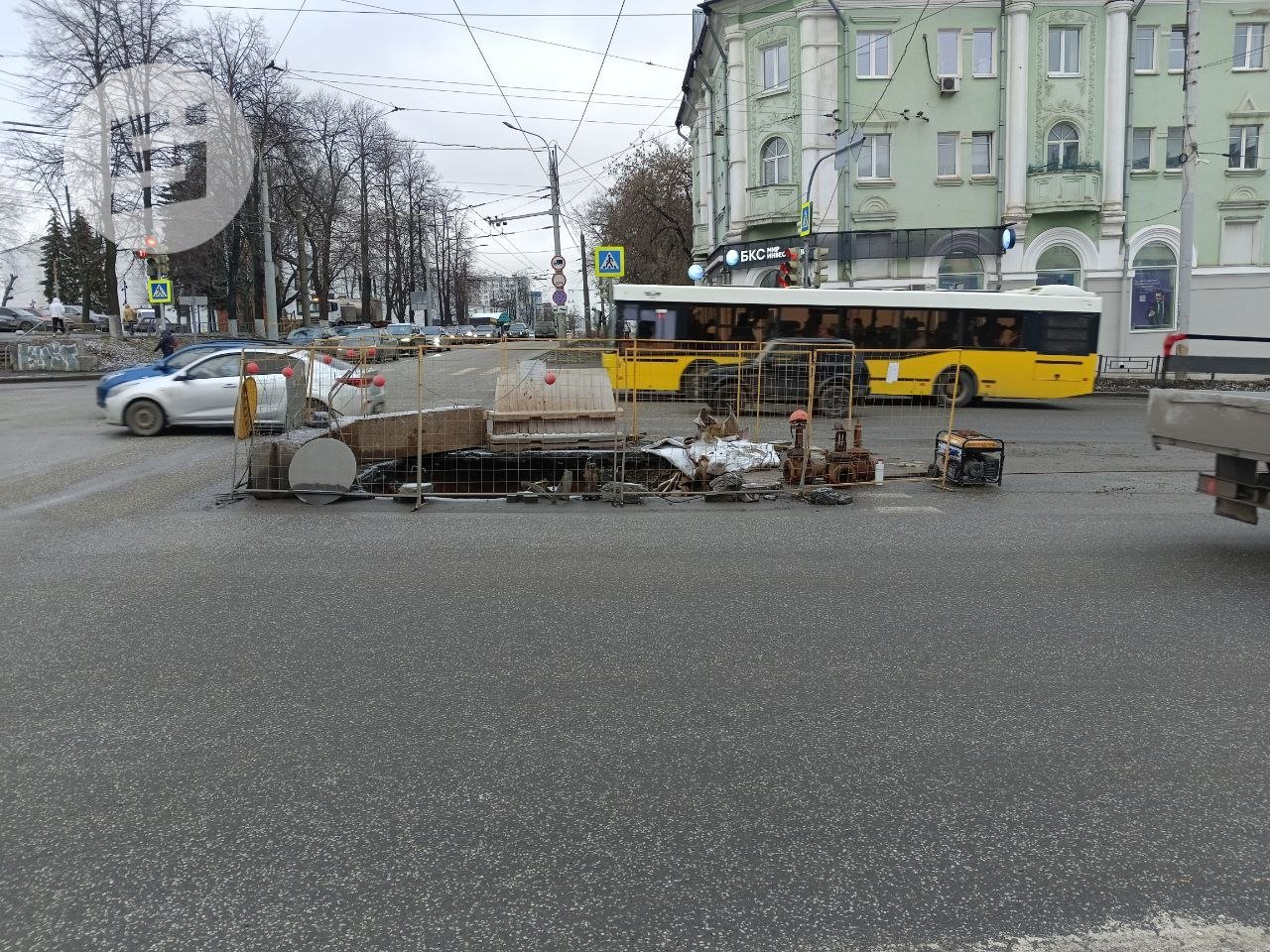 Работы по ремонту водопровода на улице Удмуртской в Ижевске завершатся до середины декабря