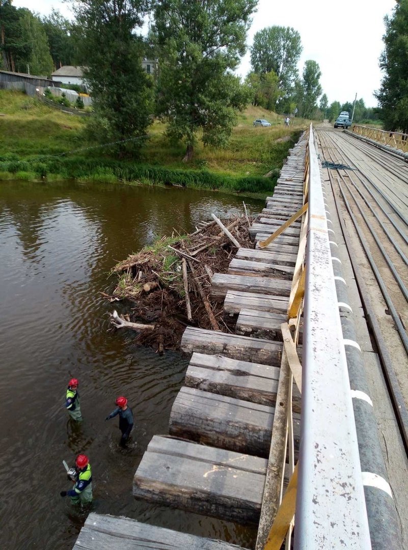 Спасатели расчистили затор на реке Кильмезь в Сюмсинском районе