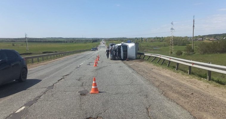 Устроивший ДТП в Малопургинском районе водитель грузовика скрылся с места происшествия