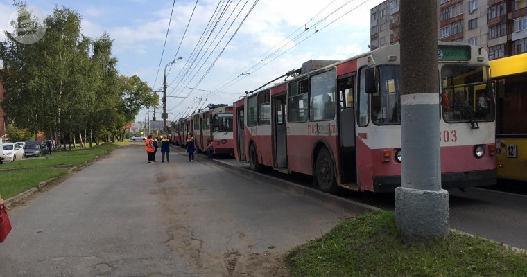 Движение троллейбусов остановилось на улице Удмуртской в Ижевске