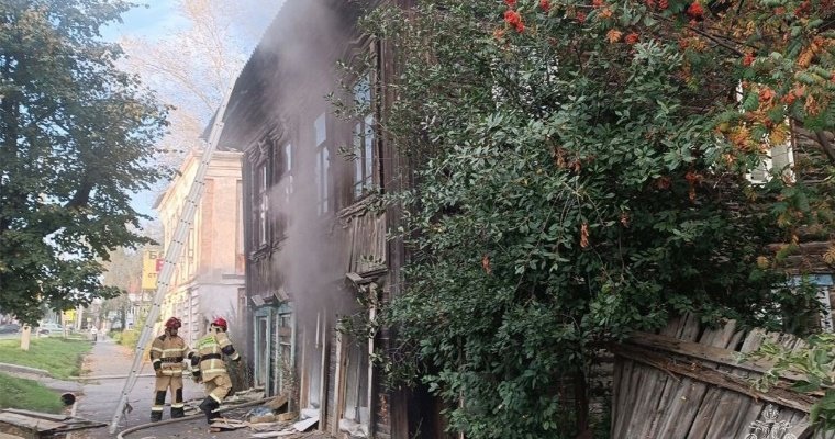 В Сарапуле произошёл пожар в заброшенном деревянном бараке