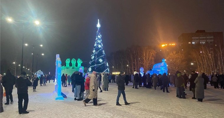 В новогоднюю ночь Центральную площадь Ижевска посетили около 3 тысяч человек