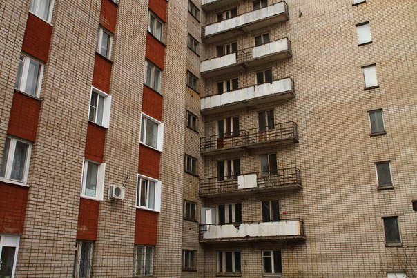 Кирпич сбросили на голову ребёнку в Кирове
