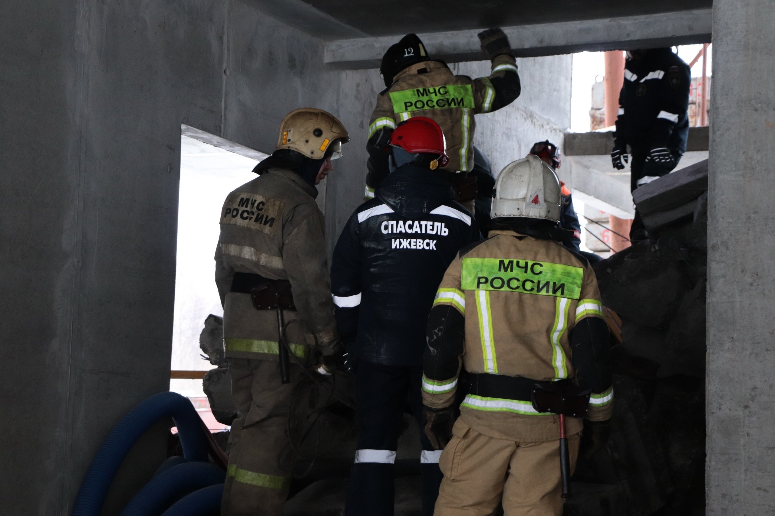 Два человека пострадали при обрушении части строящегося дома в Ижевске